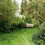 Chesterfield - Friendly Two-bedroom With Leafy Garden & Parking בית נופש