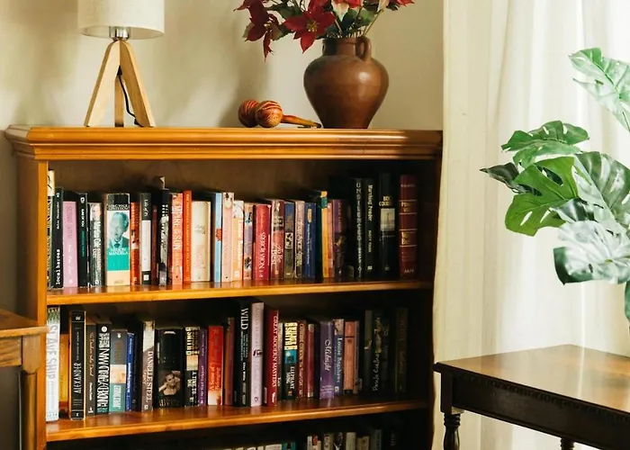 Holiday home Chesterfield - Friendly Two-bedroom With Leafy Garden & Parking *