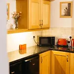 Chesterfield - Friendly Two-bedroom With Leafy Garden & Parking Bristol
