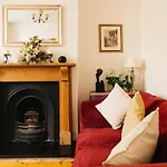 Chesterfield - Friendly Two-bedroom With Leafy Garden & Parking Tatil Evi Bristol
