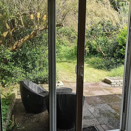 Chesterfield - Friendly Two-bedroom With Leafy Garden & Parking * Bristol