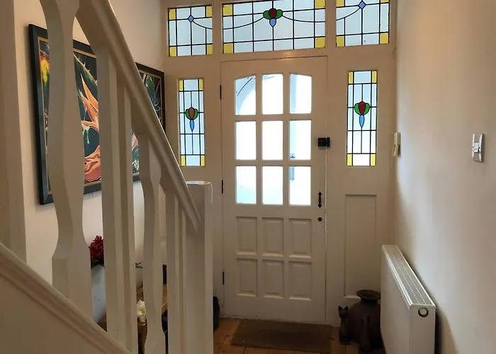 Ferienhaus Chesterfield - Friendly Two-bedroom With Leafy Garden & Parking Bristol