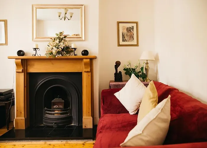 Chesterfield - Friendly Two-bedroom With Leafy Garden & Parking Ferienhaus Bristol